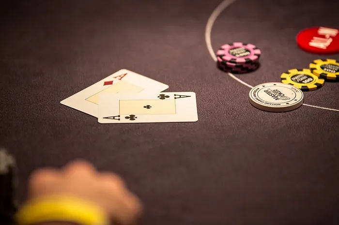 “Aces Cracked” Promotions: Do You Go for the Pot or the Bonus?