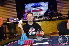 Nouveau record du monde pour le plus long tournoi de poker sans interruption (48h55)