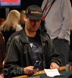 Phil Hellmuth - Out