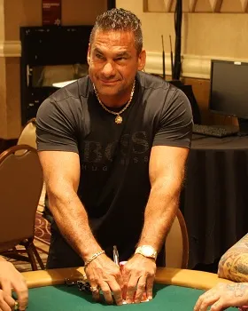 Faces in the Crowd: 'Big Show' and a Black Friday Refugee in The Colossus 101