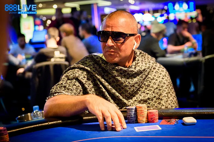 Luca Marchetti among the biggest stacks on Day 1b