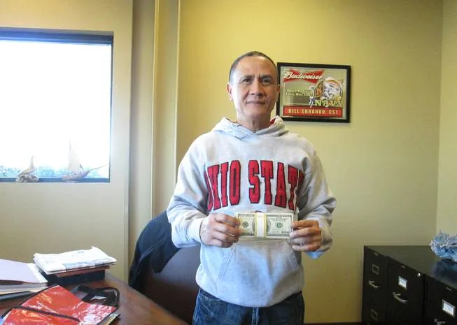 Taxista que devolveu os $300,000 recebeu $10 Mil de Recompensa 0001